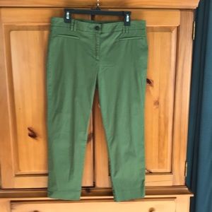 NWOT Ann Taylor olive green capris, size 10.
